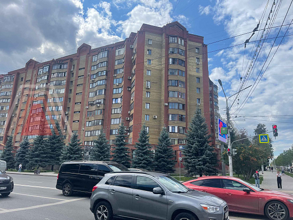 3-х комнатная 145 кв.м-Чернышевского,104